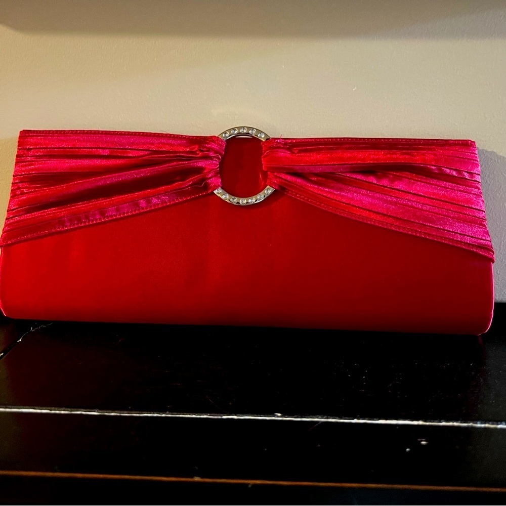 Elegant purse with strap inside